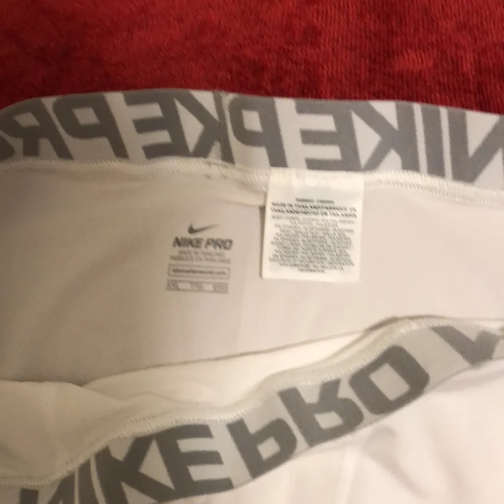 Nike - Picture 2 of 2